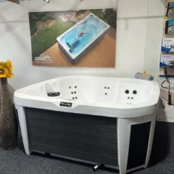 Off-Display (Botley) Happy 25 Lounge - 5 Person Plug & Play Hot Tub